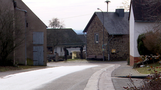 Hierzuland Filz, Sicht auf die Hauptstraße