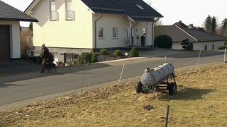Hierzuland Mörlen, Schulstraße
