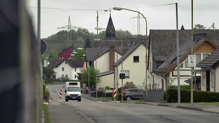 Hierzuland Fernthal, Dreischläger Straße 