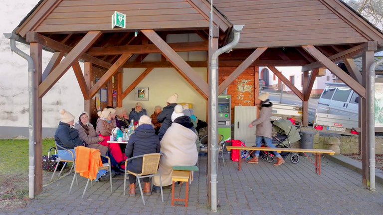 Bushäuschen an der Hauptstraße
