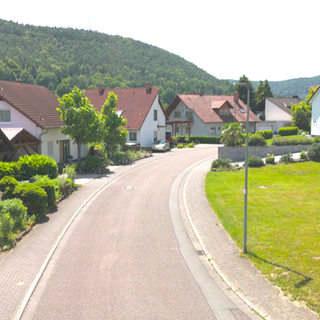 Die Gartenstraße in Lug