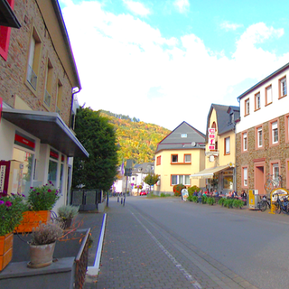 Die Bahnhofstraße in Bullay