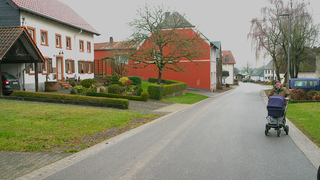 Die Hauptstraße in Mückeln