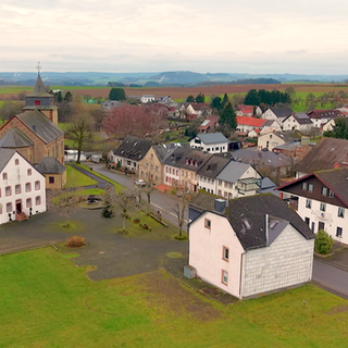 Die Hauptstraße in Laufeld