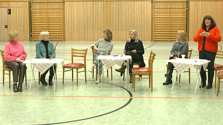 Die Möhnen proben für ihre Karnevalssitzung