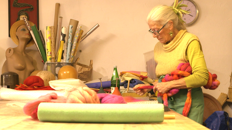 Anne Fuchs beim Filzen