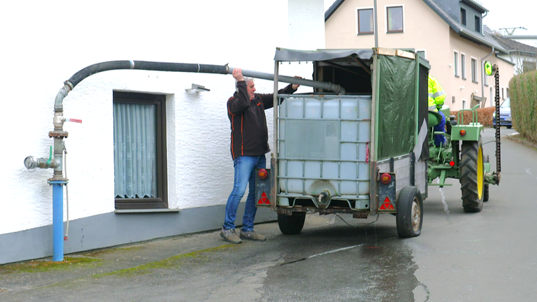 Wassertank wird aufgefüllt