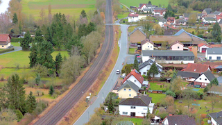 Die Bahnstraße in Boos