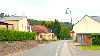 Die Hauptstraße in Schutz