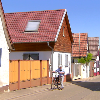 Die Hauptstraße in Knöringen