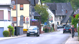 Die Hauptstraße in Weinähr