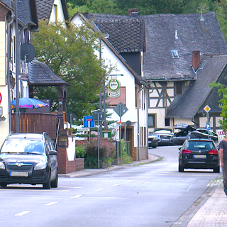 Die Hauptstraße in Weinähr