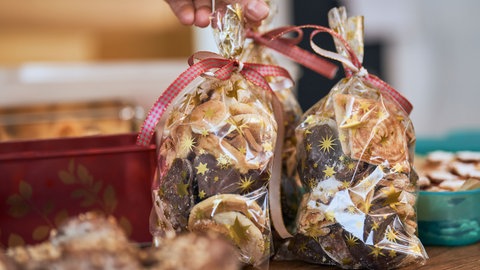 Weihnachtsgebäck fertig zum Verteilen