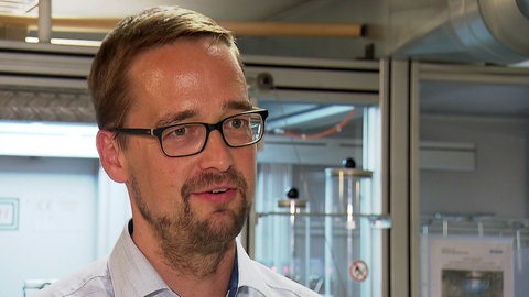 Hendrik Schäfer vom Verband der Elektrotechnik, Elektronik und Informationstechnik (VDE)