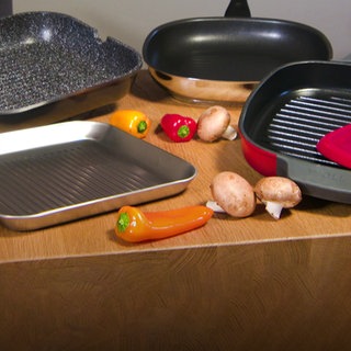 Vier Grillpfannen der Marken Zwilling, Klamer, Stoneline und Woll. Grillpfannen im Praxistest: Edelstahl, Gusseisen, beschichtet?