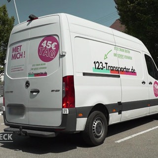 Transporter mit eigener Werbung