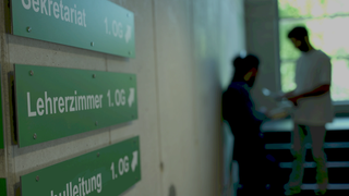 Bild vor dem Lehrerzimmer