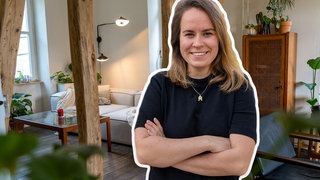 Bloggerin Annie Imgrund steht in ihrem nachhaltigen Upcycling-Haus