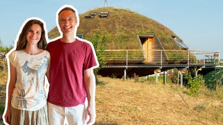Astrid und Olaf stehen vor ihrem drehbaren Ufo-Haus aus Holz