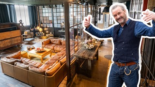 Eric hat eine alte Halle in ein modernes Loft umgebaut: offene Räume mit Retro- &amp; Vintage-Möbel im Industrie-Look.