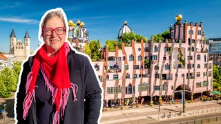Christina steht vor Hundertwassers Grüner Zitadelle in Magdeburg