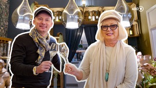 Renata und Adrian in ihrem 600 Jahre alten Stadthaus, dass sie voller Kunst eingerichtet haben.