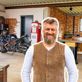 Renés Zuhause sieht aus wie eine alte Garage, ist aber ein neu gebauter Bungalow.