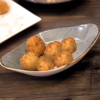 Fertig zubereitete Croquettas de Jamón