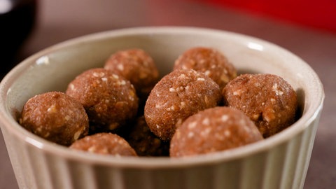 Weihnachtliche Dattelbällchen