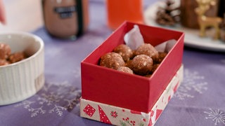 Weihnachtliche Dattelbällchen