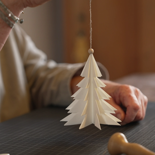 Weihnachtsbaum aus Papier