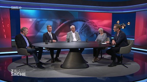 Moderator Florian Weber mit seinen Gästen