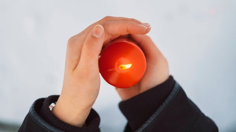 Soziales Ehrenamt in der Sterbebegleitung: Die Konfrontation mit den Sorgen und dem Leid anderer kann helfen, den eigenen Lebenspessimismus zu relativieren