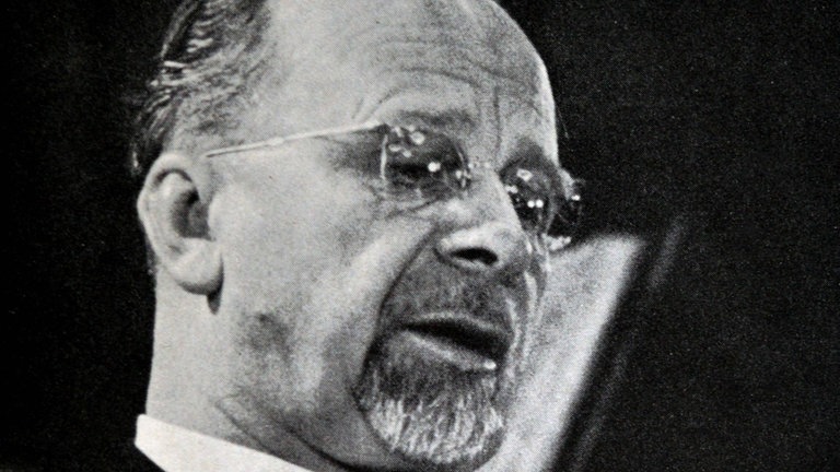 Porträt Walter Ulbricht: "Mit der Monotonie des Yeah, Yeah, Yeah und wie das alles heißt sollte man doch Schluss machen." Das verkündete der erste Mann der SED, Walter Ulbricht, 1965 auf dem 11. Plenum des Zentralkomitees, dem "Kahlschlagplenum". 